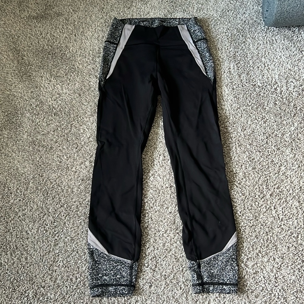LULULEMON - in movement tight